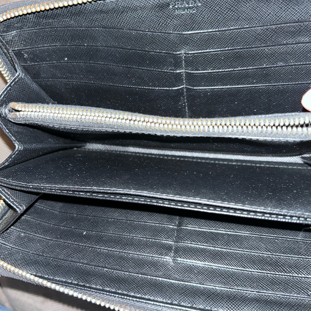 PRADA Leather Wallet EUC - Picture 4 of 9